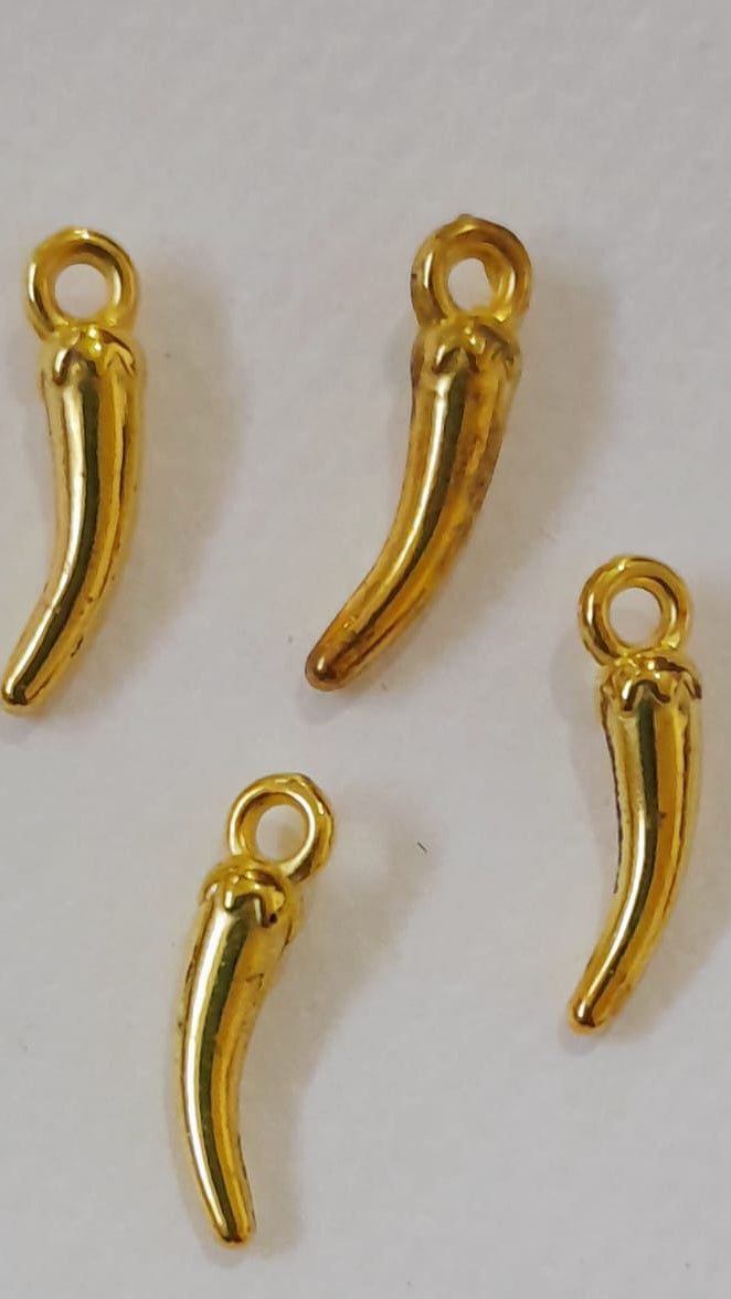 Colmillo Fantasía Dorado (18 mm largo)